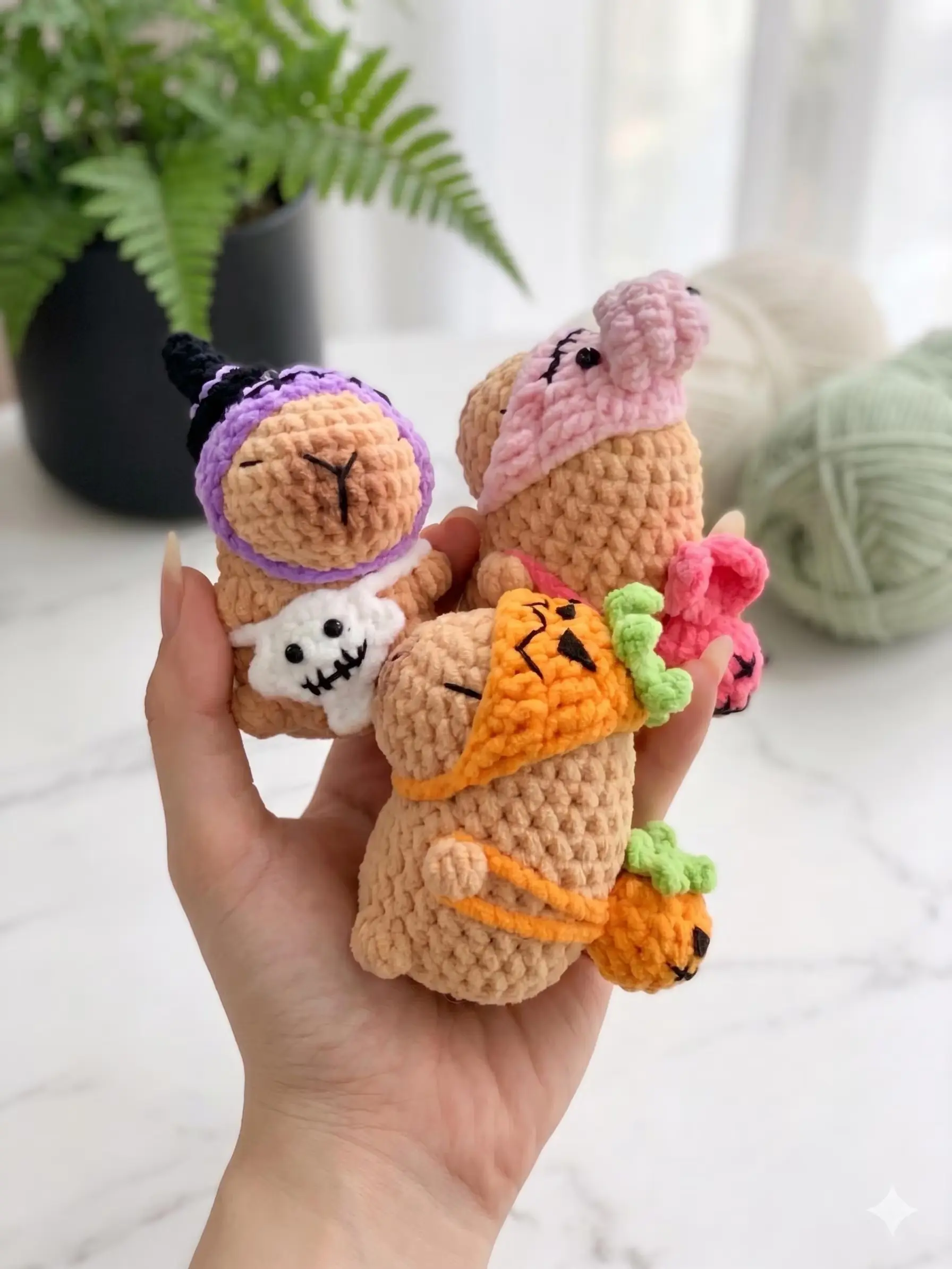 Halloween Capybara Crochet Keychain, Cute Amigurumi Capybara Charm, Kawaii Halloween Gift, Pumpkin Capybara Keychain, Backpack Charm