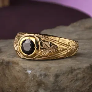Vintage and elegant Victorian-era decorative ring, engraved ring, unisex vintage-style jewelry, suitable for anniversaries, parties, and other formal occasions, also adding a vintage touch to everyday wear.