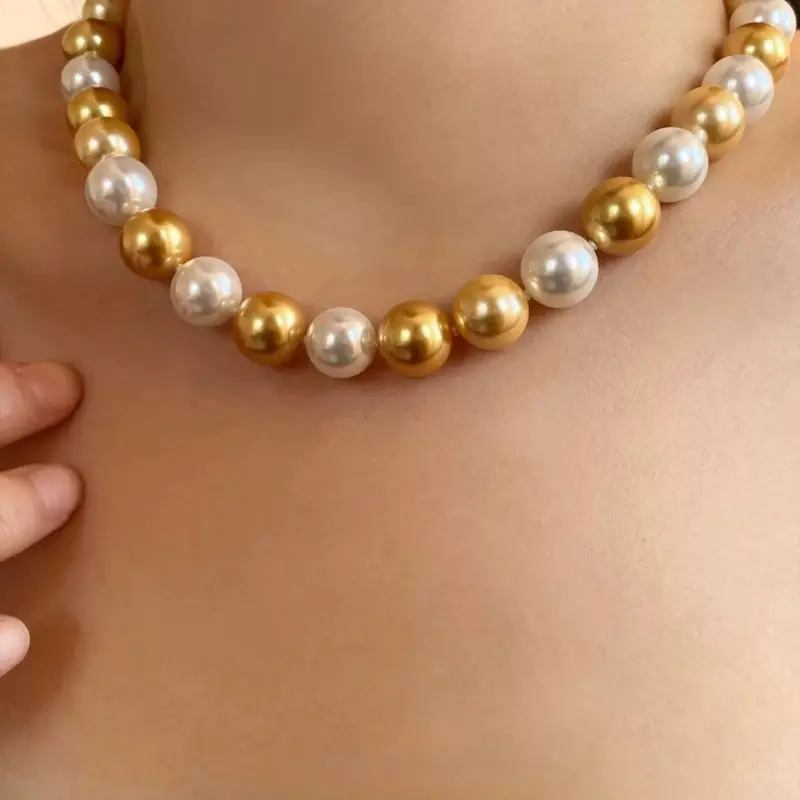 Luxurious golden mixed-color shell pearl necklace with a touch of high-end luxury, suitable for layering