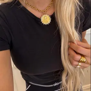 LOVE EACH OTHER - Elegant Necklace with Central Pendant and Chain