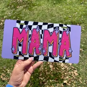 Mama Checkered Print License Plate with Vibrant Pink Letters and Black White Checkerboard Design for Stylish Car Accessories