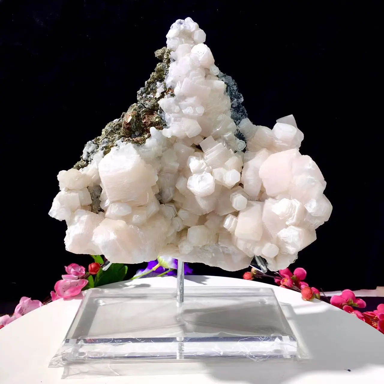Natural Raw Calcite Specimen, UV Reactive Crystal Collectibles, Unisex Witchy Home Ornament for Room & House Decor