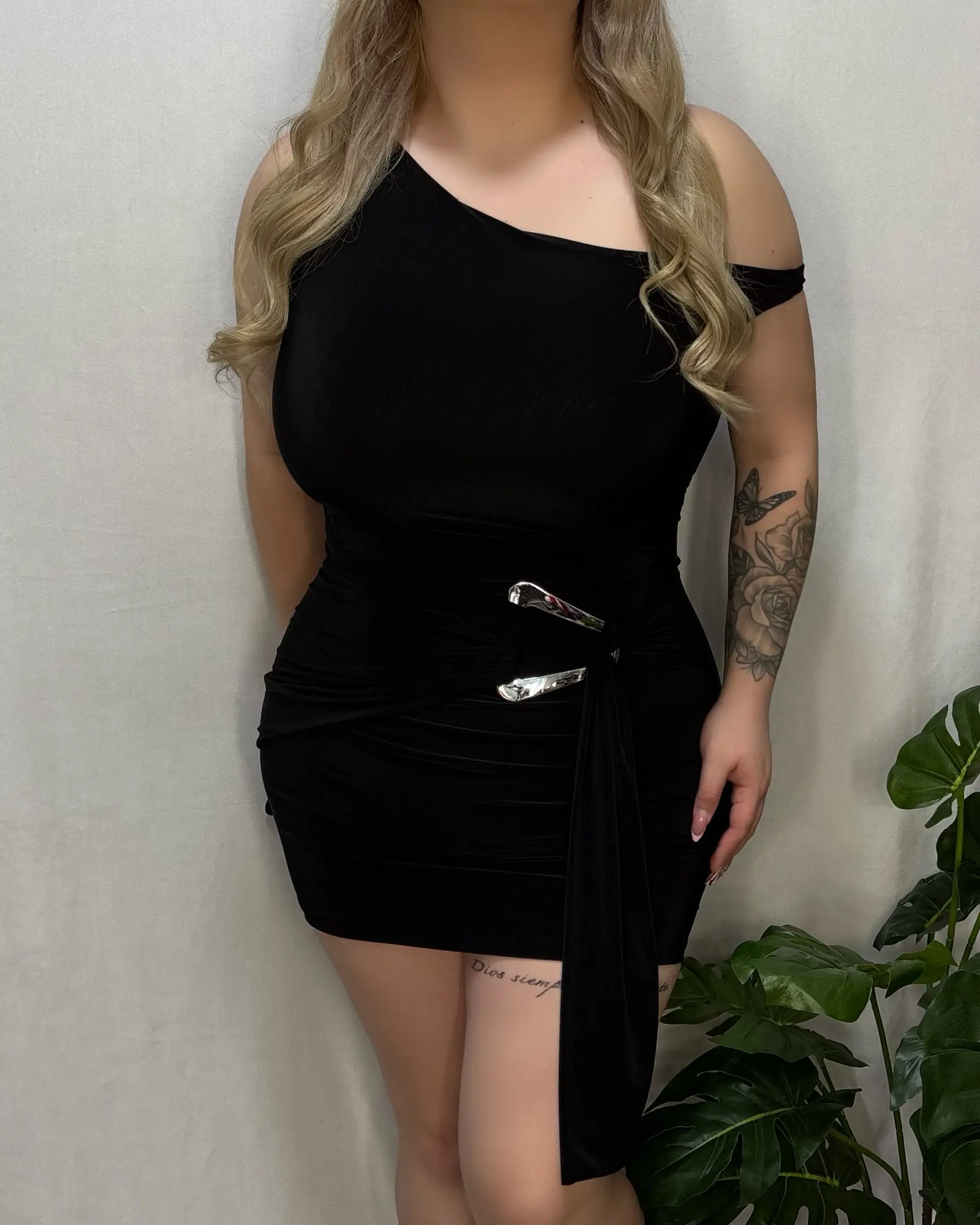 Anahi Off Shoulder Dress (Black)