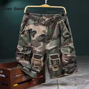 Men’s camouflage print drawstring high-waisted shorts with patch pockets, street-style loose straight cut, suitable for outdoor everyday wear—a distinctive men’s summer bottom.
