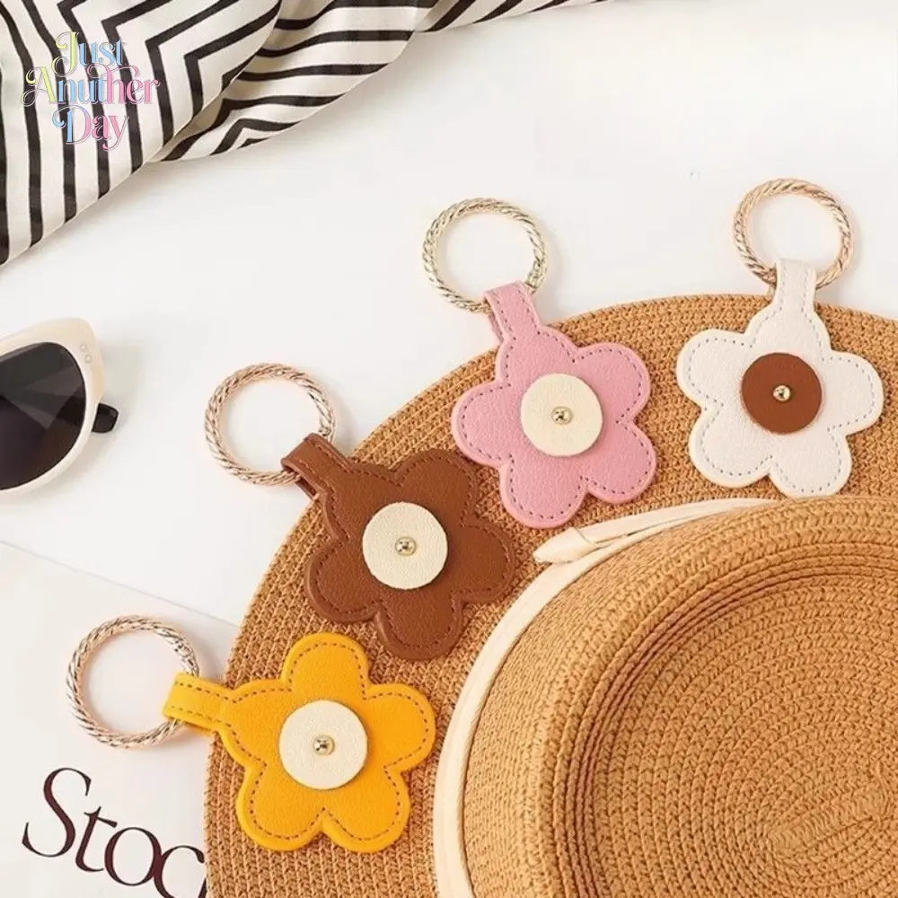 Cute Flower Magnetic Hat Clip, PU Leather Anti-Lost Hat Holder, Portable Travel Hat Organizer Clip, Hands-Free Bag Charm for Outdoor & Daily Use
