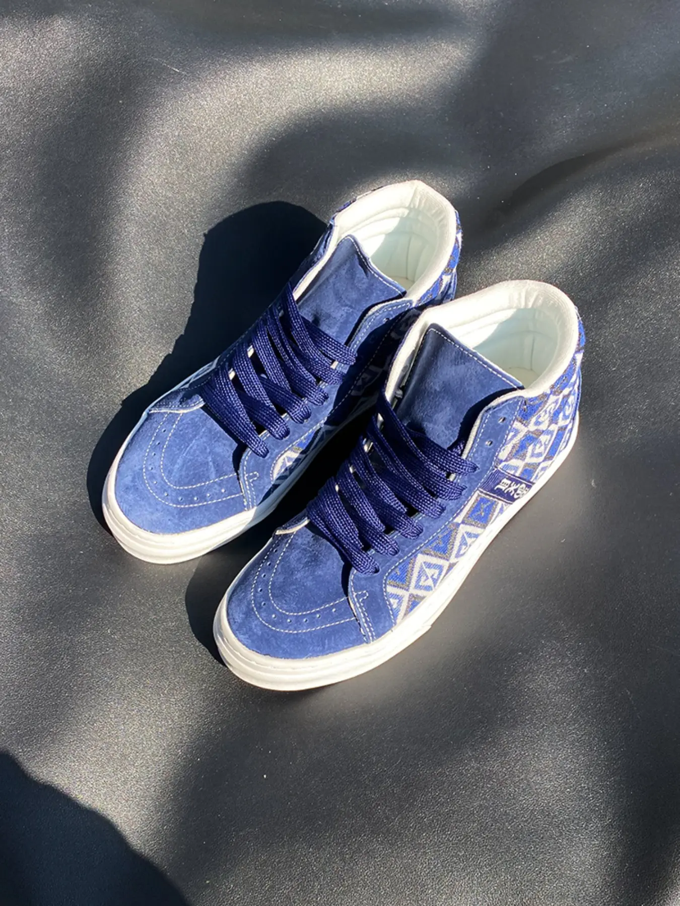 Men's & Women's Canvas Sneakers, Sports Shoes, Trendy Low-Top Casual Shoes, Anti-Slip Durable Design, Floral Pattern, All Season Wear