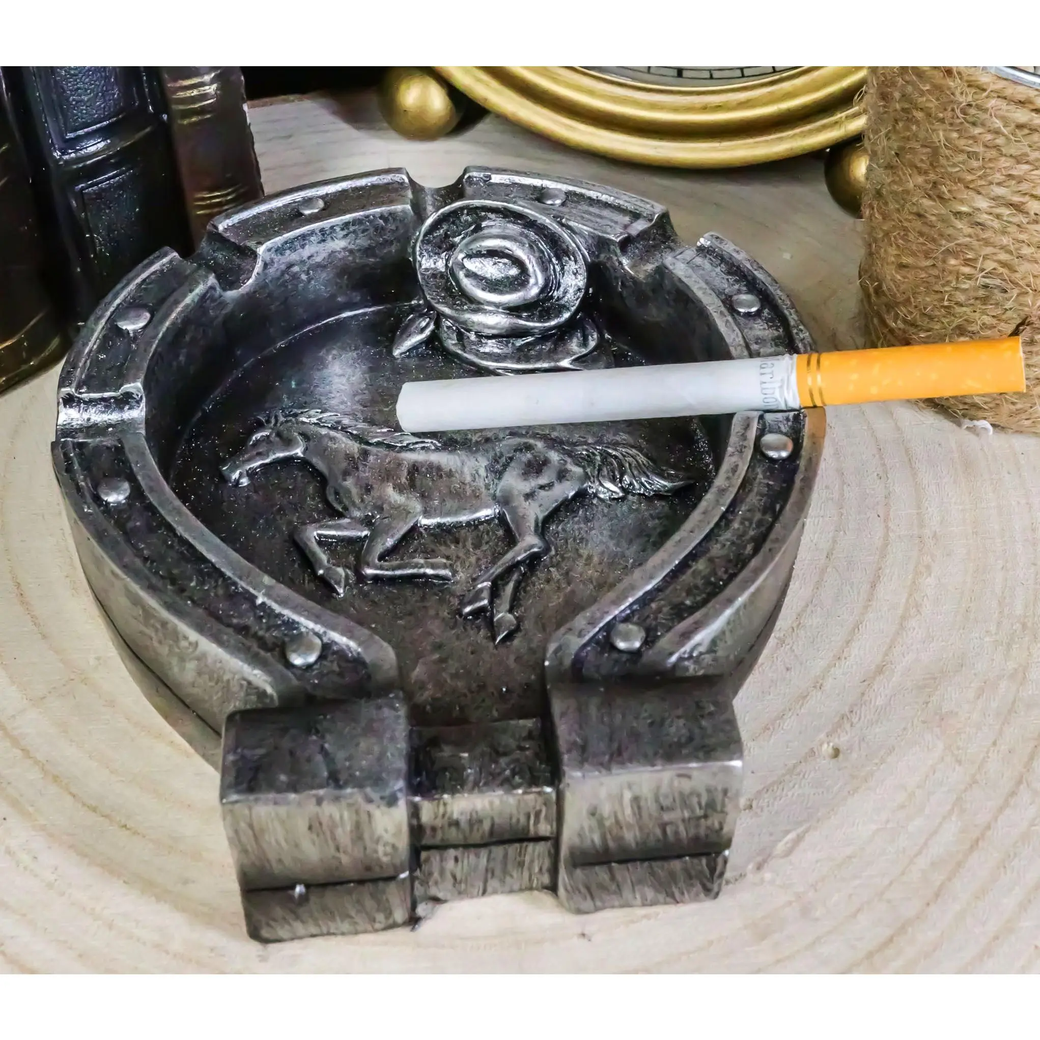 Rustic Western Smoke Lucky Horseshoe Resin Cowboy Hat Ashtray Figurine, Collectible Home Decor Accessory, Home Supplies Statue