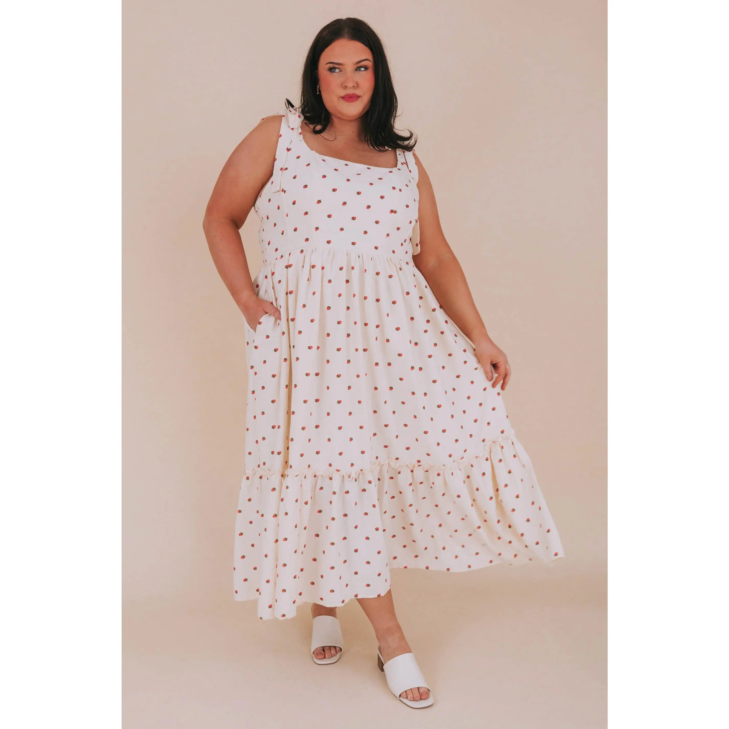 Women's Plus-Size Strawberry Print Casual Maxi Dress - 2X, Smocked Bodice with Boning, Square Neck, Sleeveless, Strappy Tie Straps, Ruffled Tiered Skirt, Pockets, 90% Polyester 10% Rayon Blend, Flirty Look, Boning In Bodice