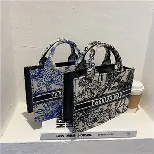 Vintage Style Large Capacity Trendy Shoulder Bag for Women Simple Summer Printed Handbag