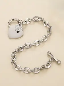 A heart-shaped pendant bracelet, Stainless Steel Bracelet, is the perfect Mother's Day gift for mothers, a great gift for couples, and an excellent choice for everyday wear.