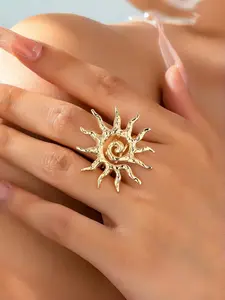 Vintage Sun Statement Ring, Y2K Bold Aesthetic Jewelry, Boho Solar Design Ring for Women, Fashion Accessory