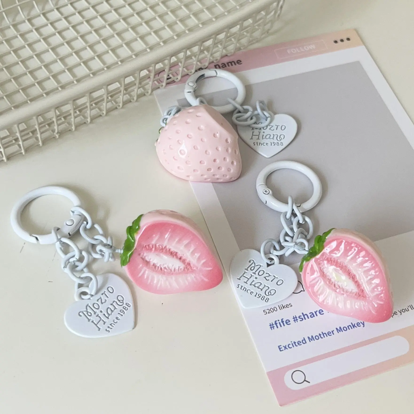 Kawaii Half Cut Pink Simulation Strawberry Keychains Girly Heart Tag Food Play Resin Bag Charms Sweet Girl Pendant Key Rings