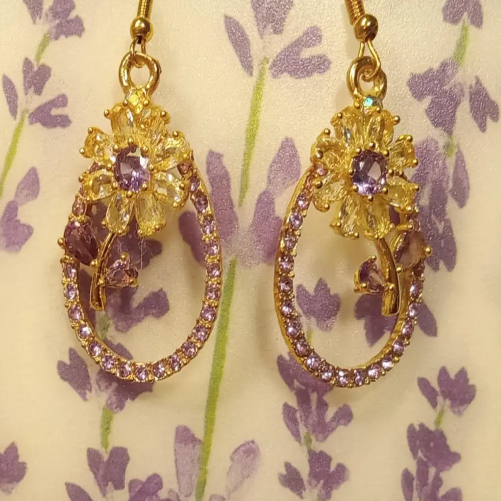 Lavender rhinestone daisy dangle earrings