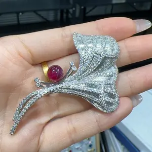 Rose(8448)gc. ruby brooch