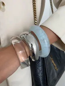 Bohemian Geometric Arc Shiny Resin Bracelet, Elegant Luxe Casual Jewelry for Women, Perfect Gift for Couples & Weddings