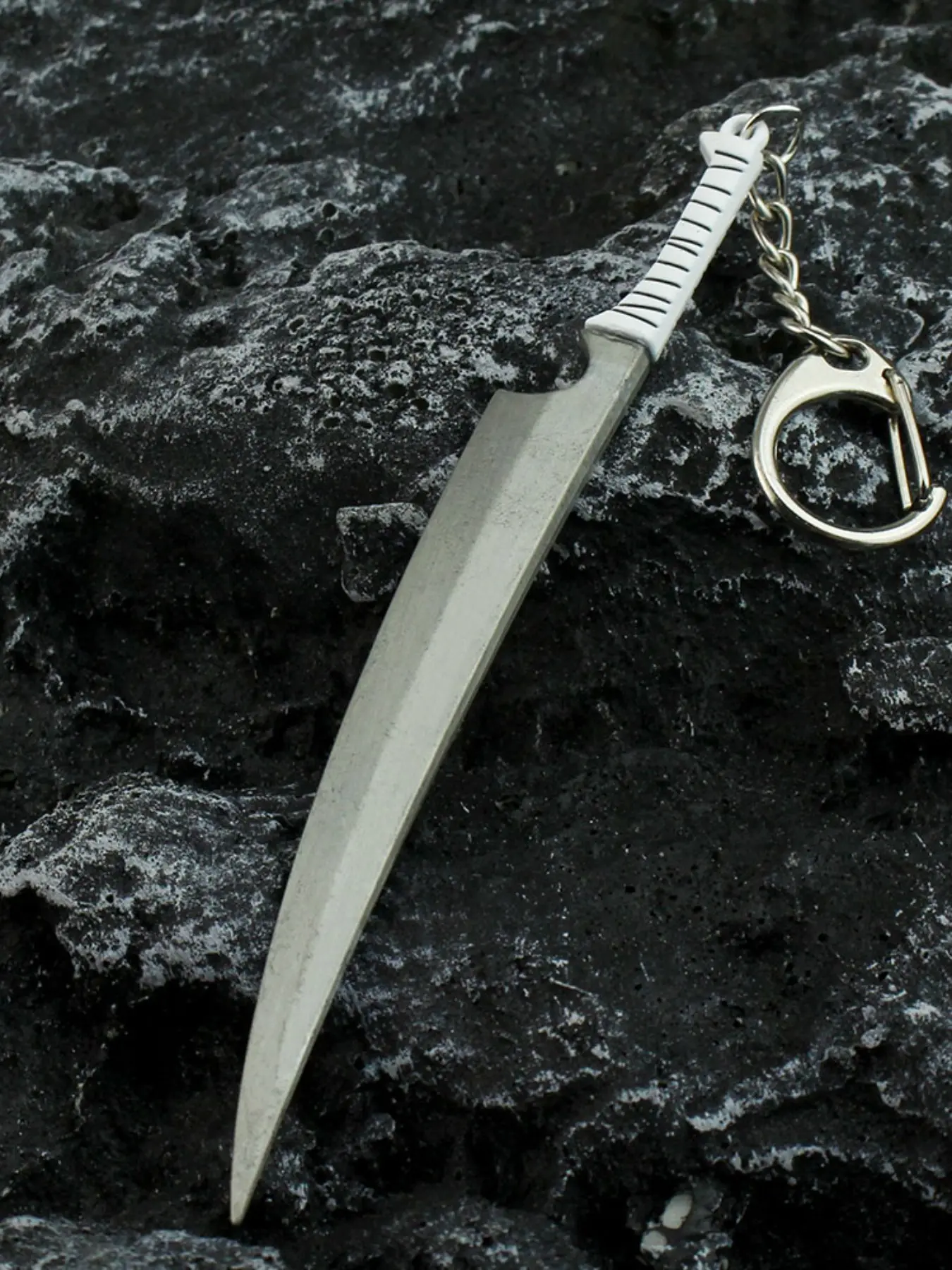 Bleach Ichigo Kurosaki Bankai Tensa Zangetsu Keychain, Anime Accessories for Collectors, Punk Style Keychain for Bags and Cars, Keychain Bag Pendant, Fashionable Alloy Keychain