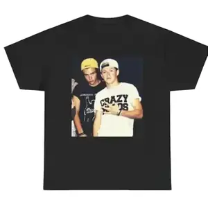 [100% Cotton][Graphic Tee] Frat Boy Harry And Niall Shirt – Harry Styles Merch T-Shirt, Short Sleeve Casual Menswear Tee, Tropical Crewneck Cotton Top, Domestic Streetwear, Fun Concert or Fan Gift, Graphic Pop Music Shirt, Round Neck Soft Unisex