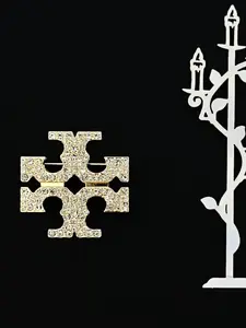 Luxurious Rhinestone Brooch for Women, Elegant Letter Pattern Pin, All-Season Fashion Accessory, Stylish Lapel Clip