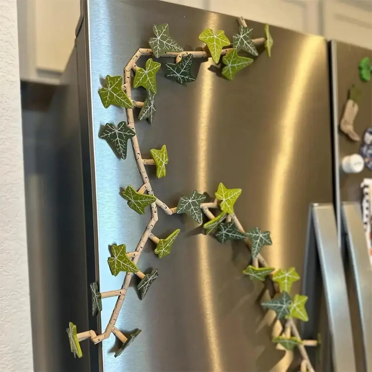 Magnetic Refrigerator Magnets Set, 21pcs (leaves + Vines), Elastic Plastic Magnetic Clips, 3D Plant Art Hanger, No Battery Needed, Refrigerator Decorating Magnet
