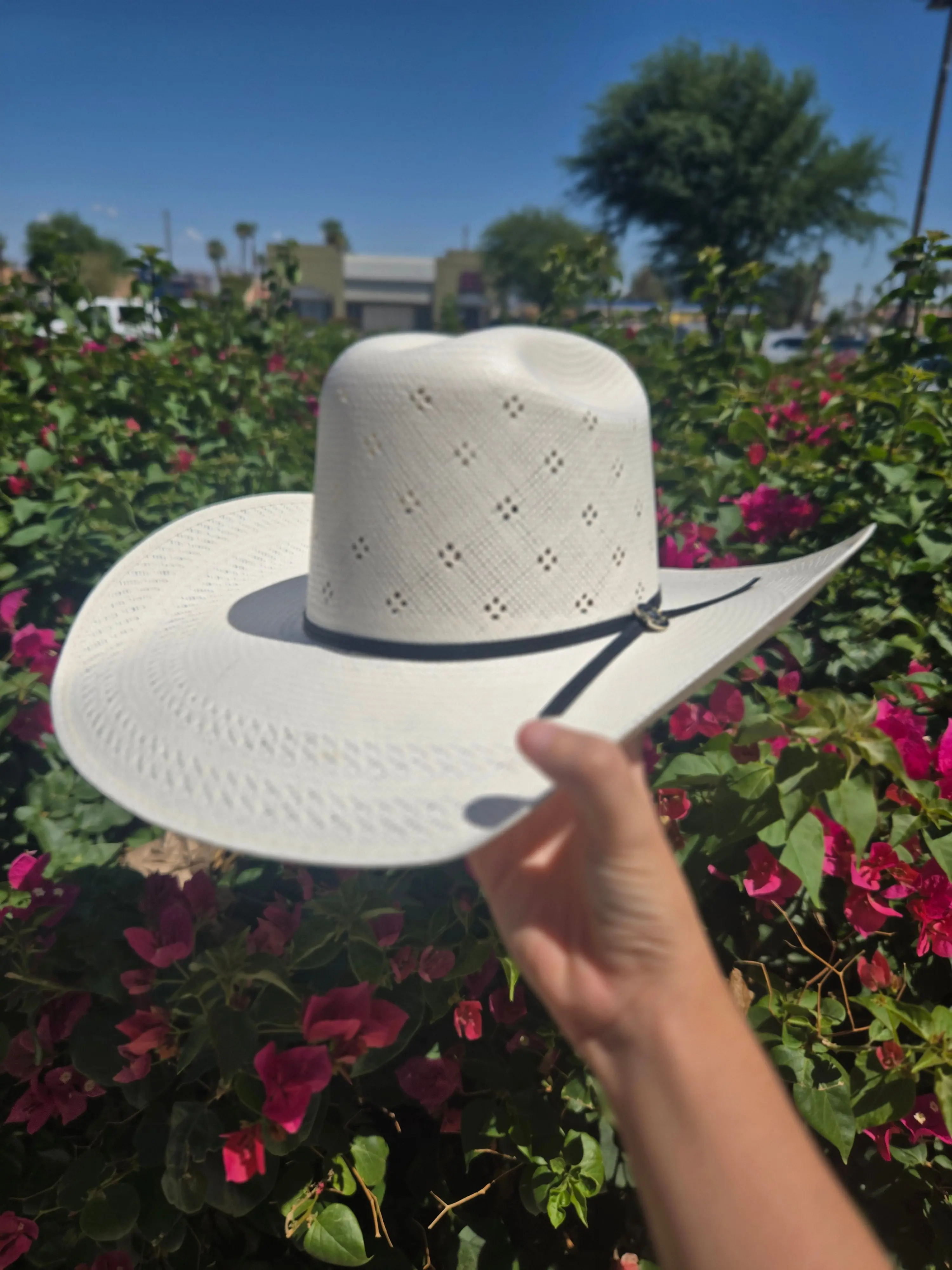 White Diamond 200x Flower Vent Shantung Sombrero
