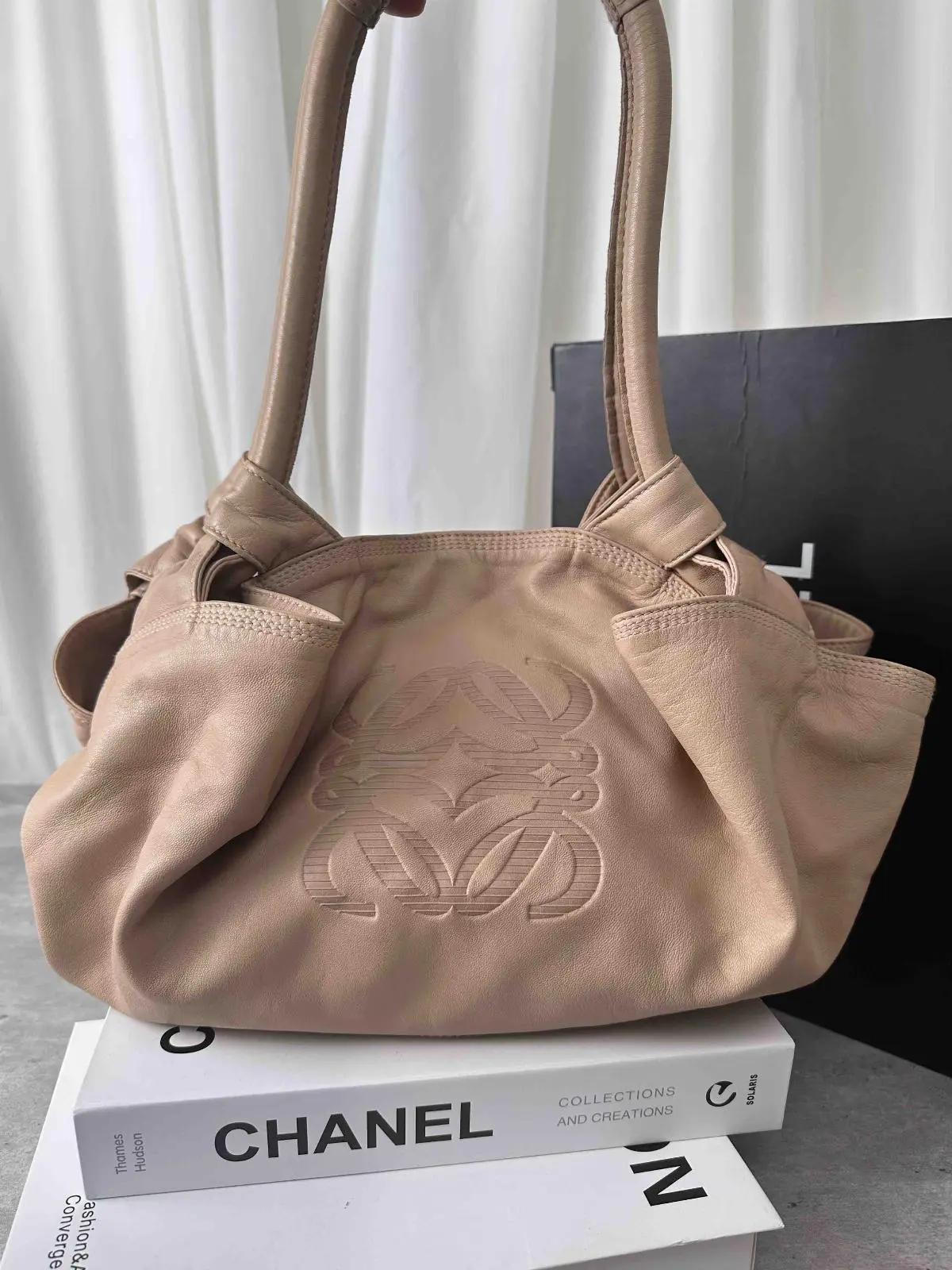Pre-owned Loewe As Shown Shoulder Bags / Anagram Nappa Aire 