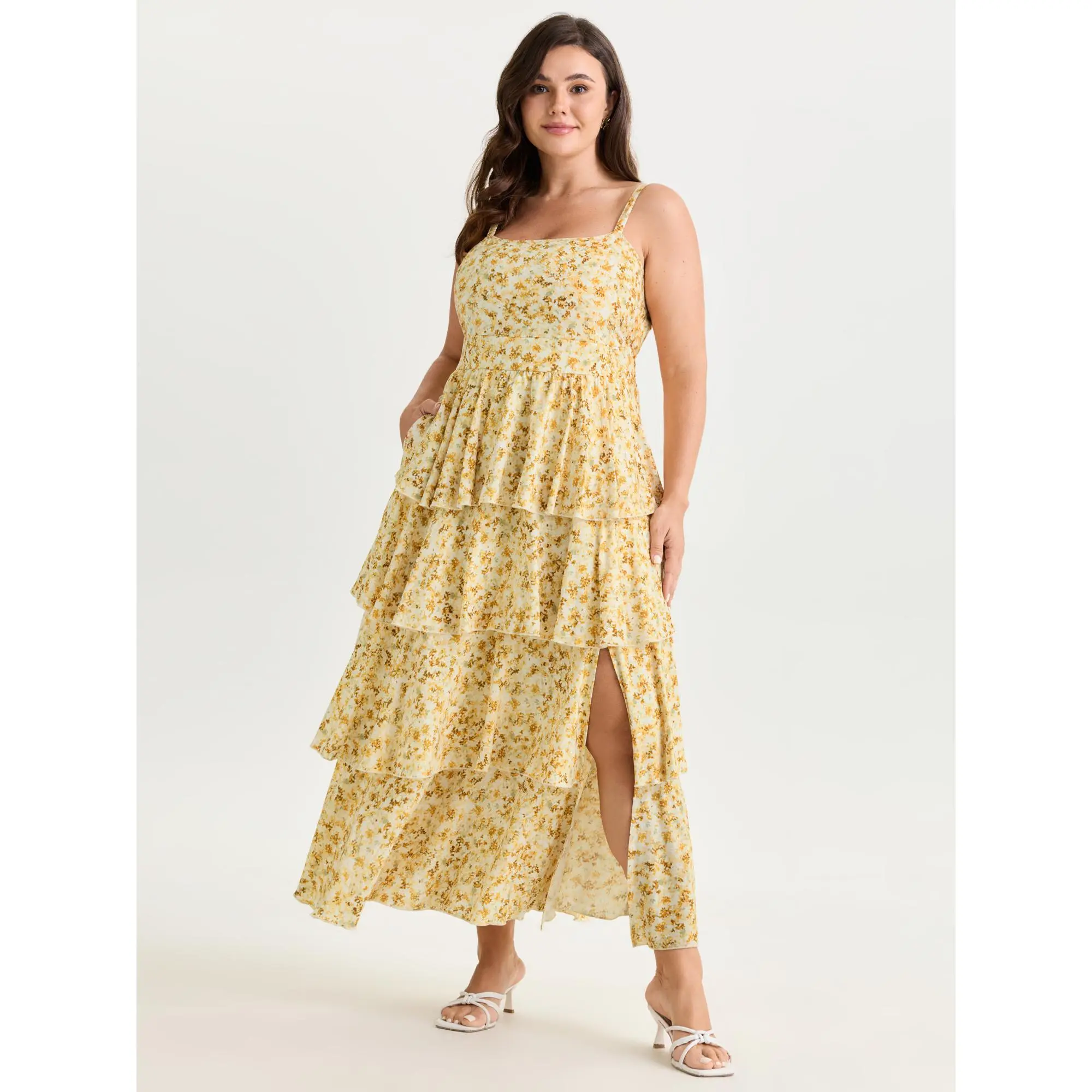 BloomChic Women's Plus Size Curvy Fit Ditsy Floral Maxi Dress, Casual Sleeveless Tiered Style in Breathable Rayon with Side Slit and Pockets, Casual Wear