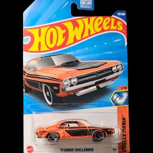 Hot Wheels ‘71 Dodge Challenger Muscle Mania 1/10 Diecast Car 131/250