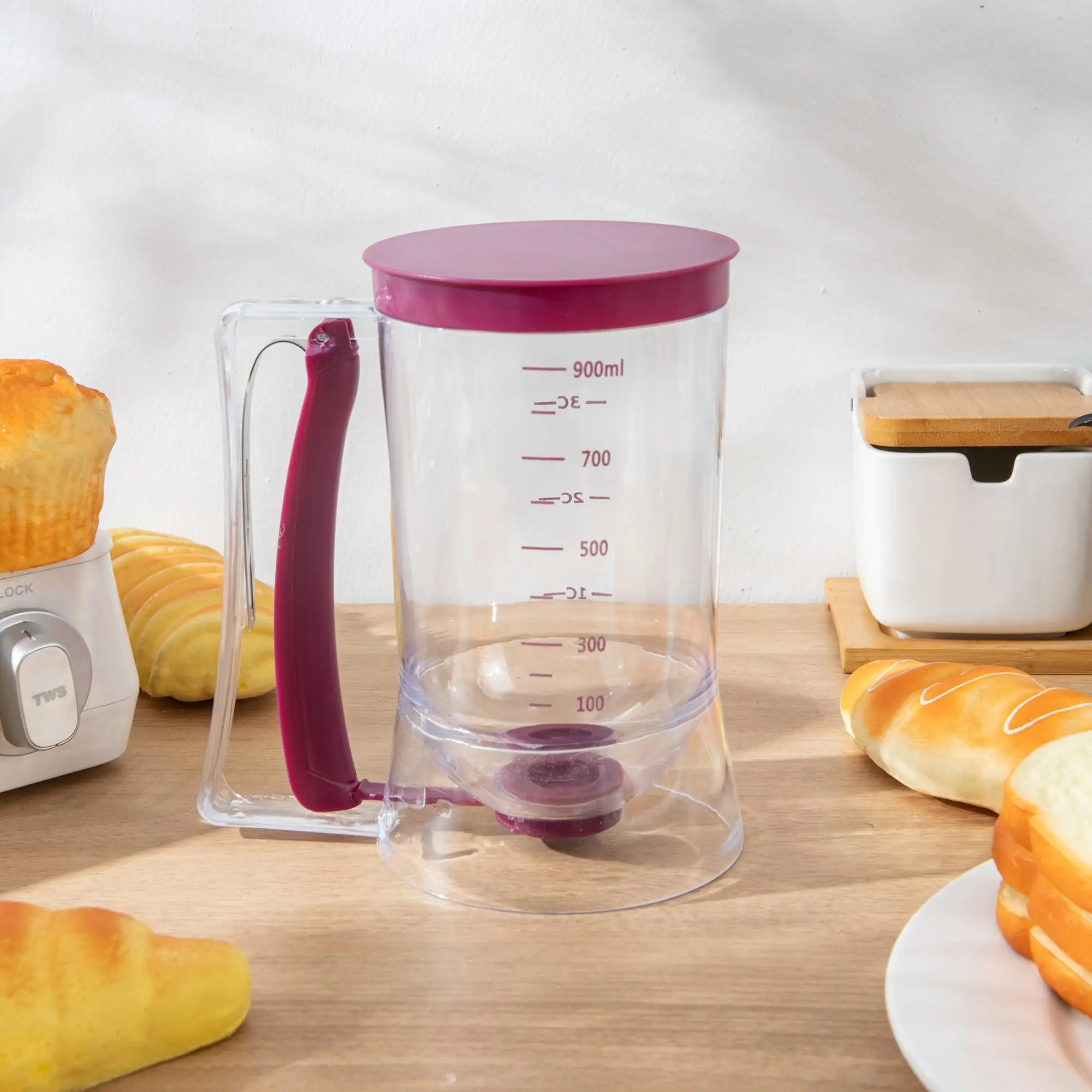 Batter Dispenser with Scale, 1 Count Hand-held Pancake Dispenser with Squeeze Handle, Kitchen Baking Utensils