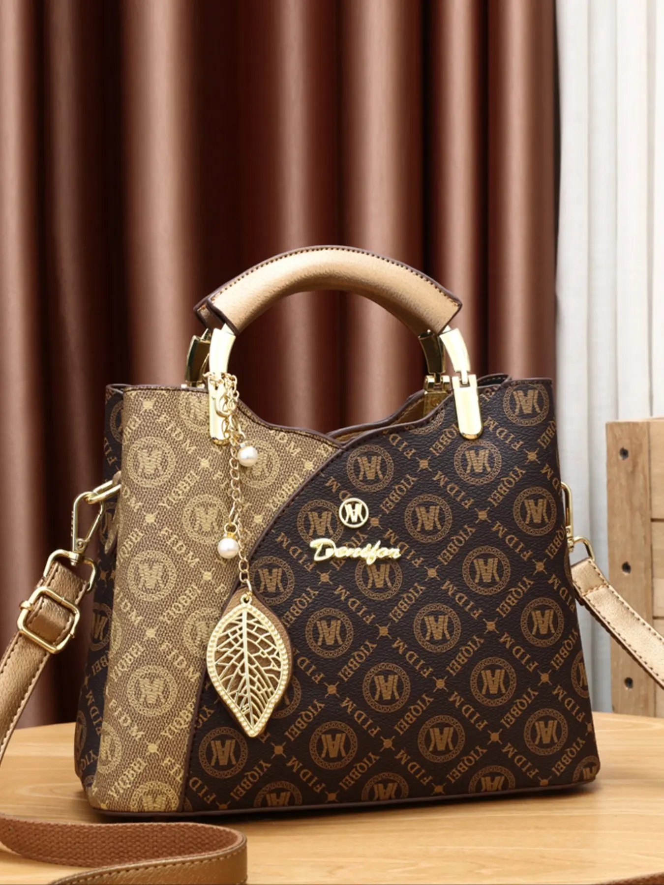 Fashionable Pu Leather Texture High Capacity Handbag, Handheld Bag, Casual Commuting Handbag, Pu Tote Satchel, Elegant Bag with Leaf Charm, Casual Versatile Temperament Commuter Shoulder Bag for Women
