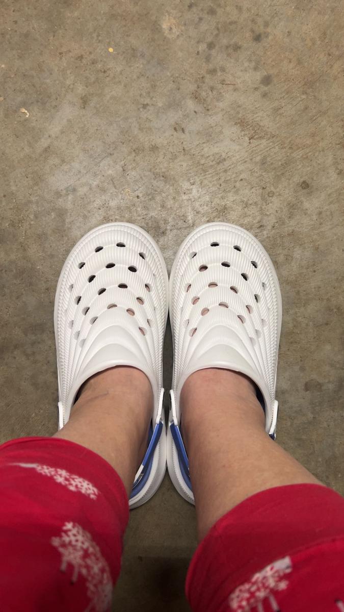 Item: Black, US8 - US8.5 (CN40 - CN41)