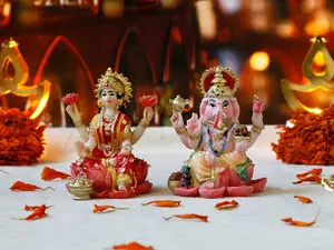 2.5”H Small Ganesha Lakshmi for Car Decor Hindu God Lord Ganesh Laxmi Murti for Vehicle Dashboard Diwali Birthday Pooja Gift for Indian Home Office Temple Mandir Altar Puja Item