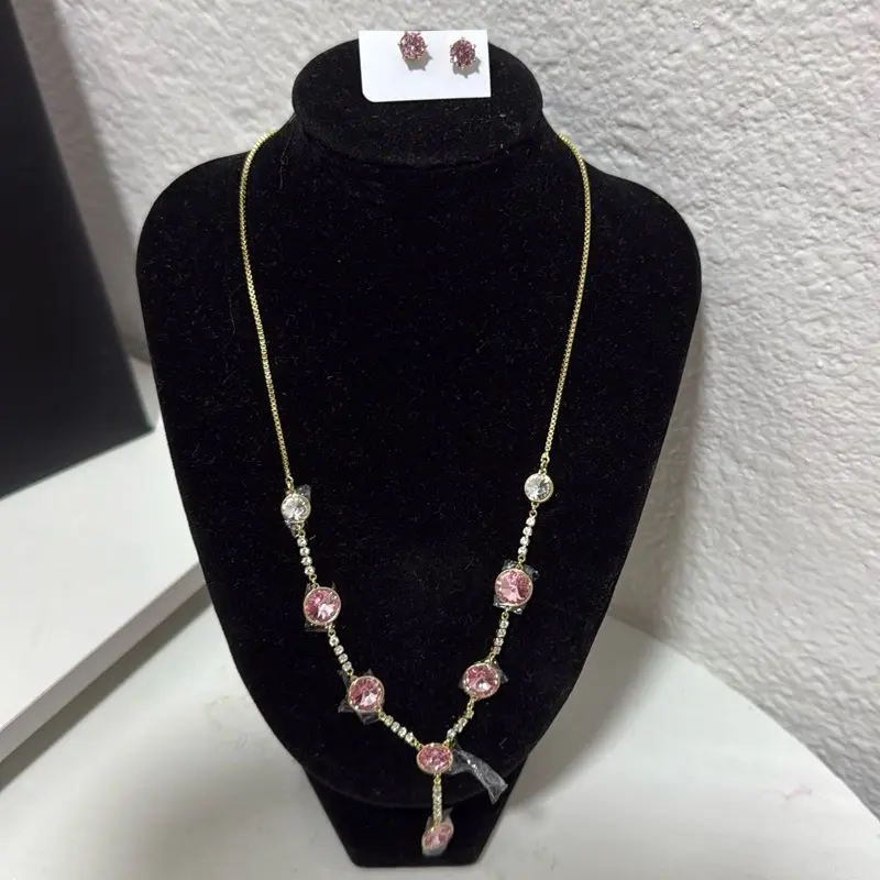 Set de collar y aretes