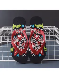 1 pair of new Korean-style trendy flip-flops for men, summer outdoor flat sandals with unique patterns, toe-separating beach slippers