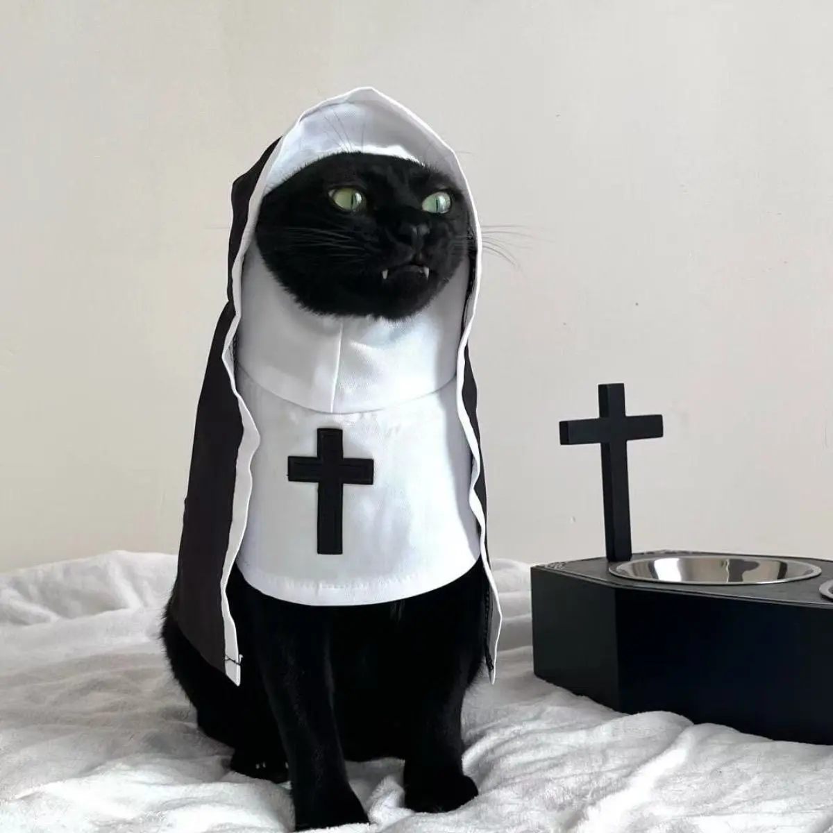 New Year Nun clothes cats and dogs disguise funny COS small and medium pet photo props cat funny costumes New Year Nun clothes cats and dogs disguise funny COS small and medium pet photo props cat funny costumes