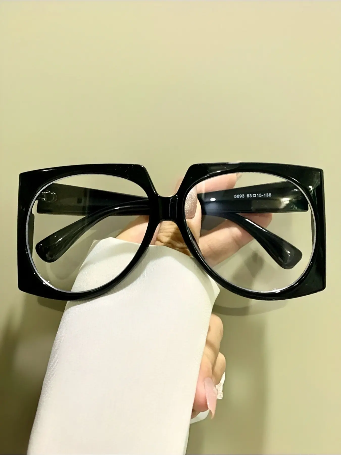 Trendy Oversized Glasses with Metal Hinges, Unisex Fashionable Frog Glasses, Black Frames Eyewear, Fashion Frame Eyeglasses, Casual Stylish Glasses, Casual Style Eyewear, Perfect for Men & Women