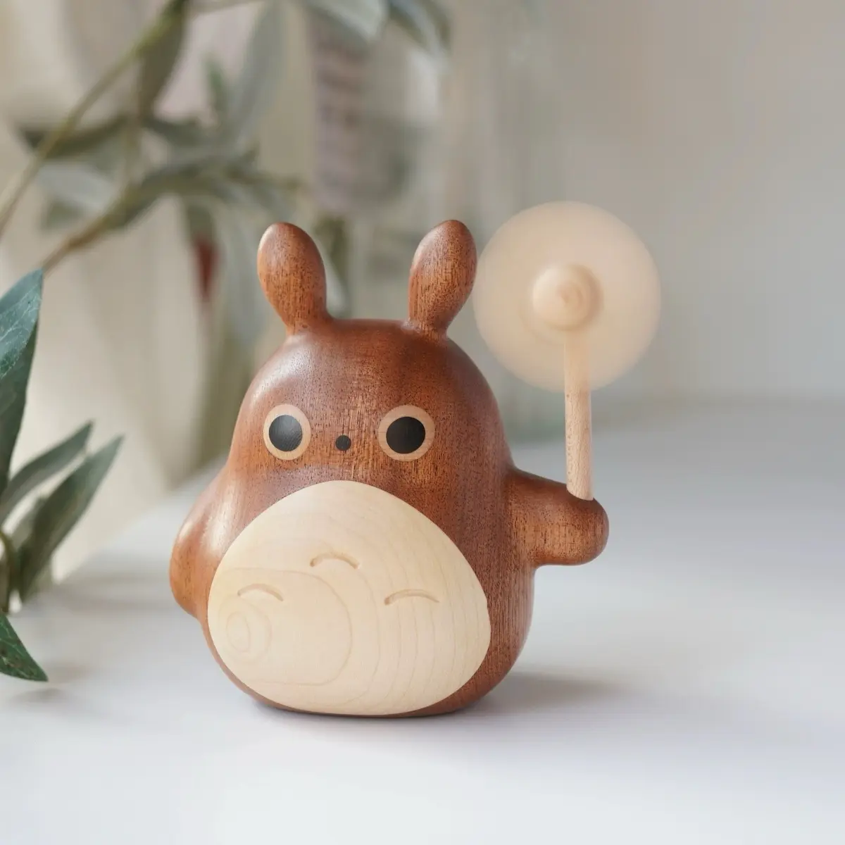 10cm Wooden Totoro Design Ornament, 1 Count Cute Cartoon Desktop Decoration Statue, Home Decor for Living Room Bedroom Office