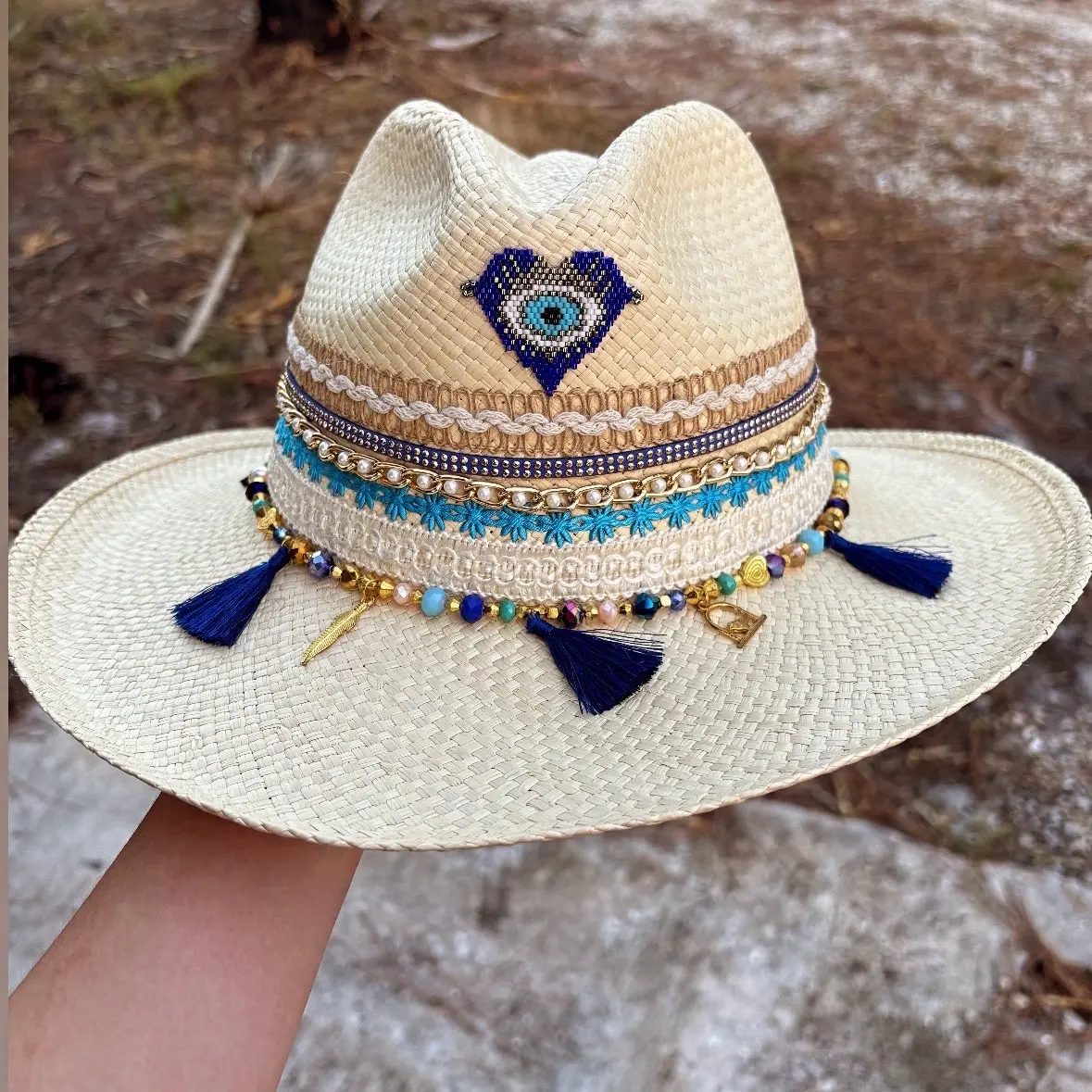 Handcrafted Colombian Iraca Palm Fiber Hats for Women: Elegant and Sustainable