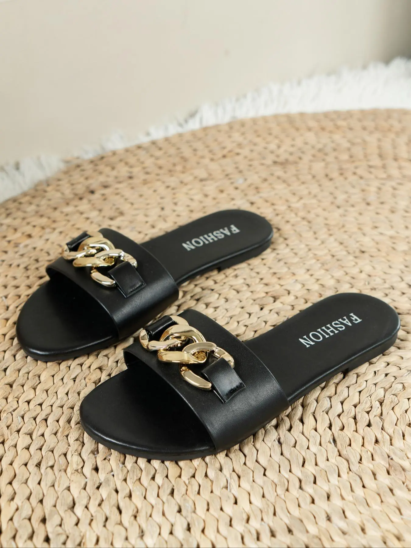 Women's Fashionable Chain Decorated Slide Sandals, Leather Slides, Casual Comfortable Flat Sandals for Summer, All-match Slippers for Daily Wear, Fashionable Comfy Sandals