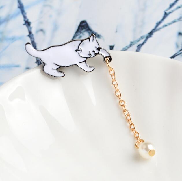 Little White Imitation Pearl Cat Brooch Pins