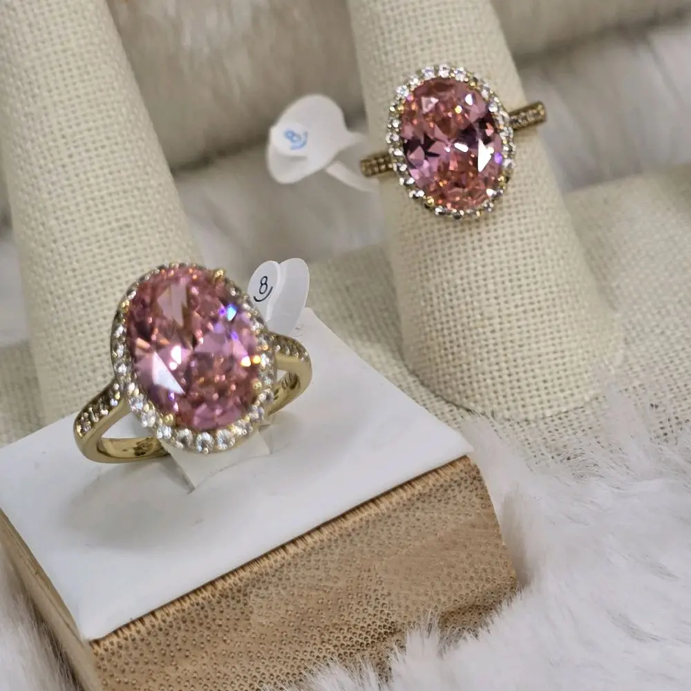 # 0188 Anillo Redondo Color Rosa Oro Laminado Alta Calidad 14k con Detalles de Halo Brillante