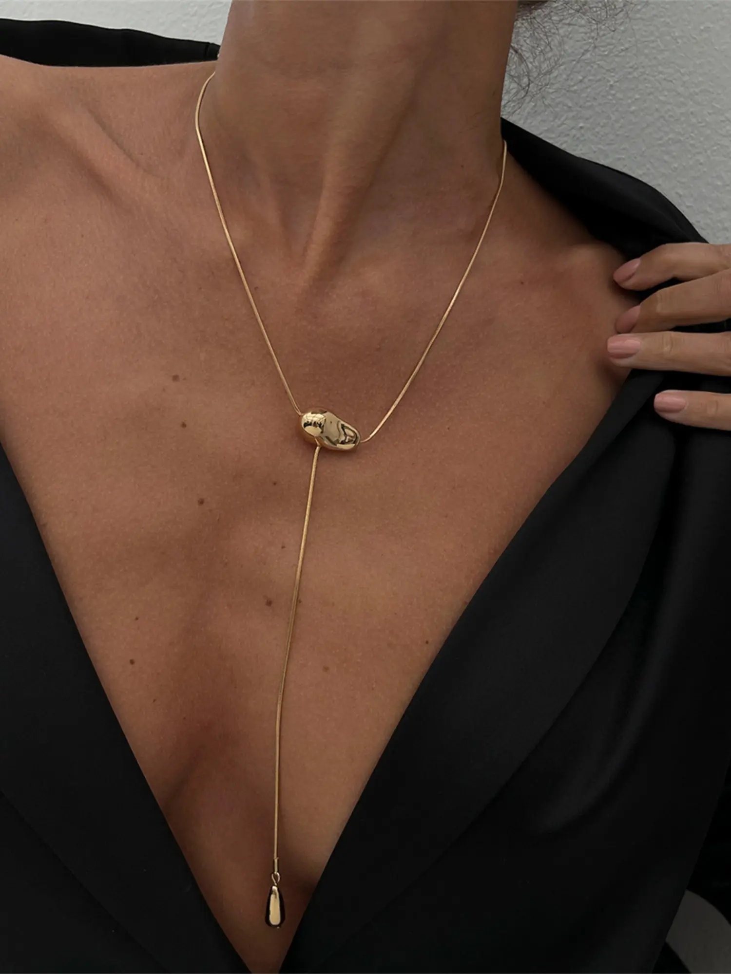 Vintage Metal Simple Water Drop Pendant for Women 2025 Trendy Charm Necklaces Long Thin Chain Dangling Charms Necklace Aesthetic Y2K Jewelry Gift Dainty Necklaces Alloy Necklace