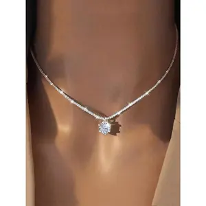 1pc Silver Single Diamond Small Pendant, Fashionable Copper Lock Clavicle Chain, High-Grade Short Necklace, Women's Daily Casual Accessory