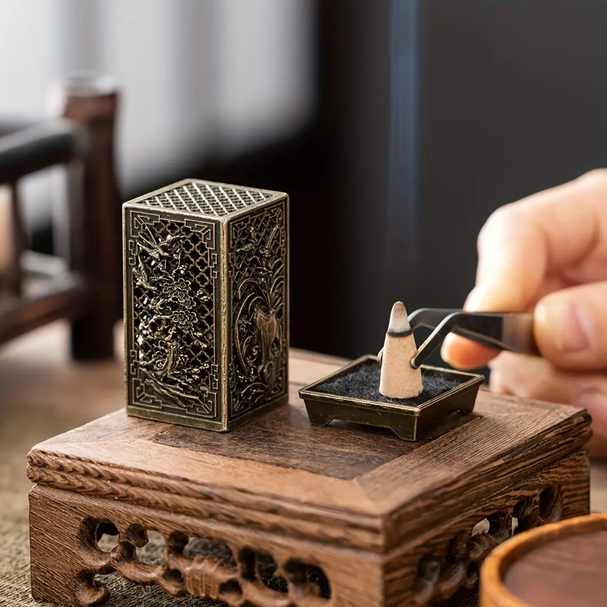 Elegant Oriental Hollow Incense Burner, Indoor Fragrance Metal Box for Christmas Halloween Easter Hanukkah, Perfect Home Decor Tea Ceremony Accessory
