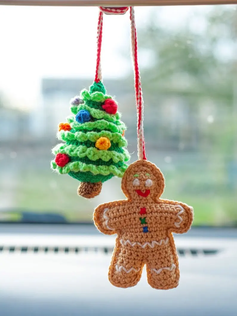 Christmas Tree and Gingerbread Car Charm Crochet, Rear View Mirror Ornament Amigurumi Hanging Xmas Crochet Accessory. Winter Decoration (Handmade goods will be made by hand so the production time will be a little longer)