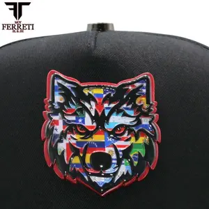 La FT197 “El Lobo” no es solo una gorra, es el reflejo de coraje, disciplina y hambre de éxito.Creada en colaboración con El Lobo, un joven que a sus 27 años construyó una compañía de roofing sólida y un restaurante de prestigio, esta pieza representa lo