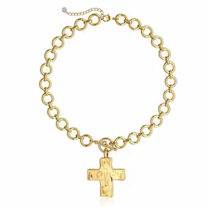 Women's Minimalist Hammered Cross Pendant Necklace, Gold Oval Link Choker, Hypoallergenic Non-Tarnish Alloy Adjustable Necklace 17.5"+2" Extender, Trendy Cool Girl Jewelry Gift