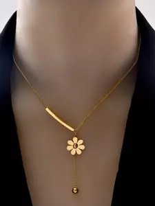 Women's necklace with a delicate gold chain in a light luxury fashion style, a personalized and versatile collarbone necklace, summer flower gold pendant, fashionable women's necklace