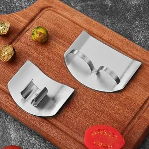 Stainless Steel Finger Protectors Set, Adjustable Kitchen Meat Cutting Guard, Prevents Injuries and Cuts, 2 Pieces