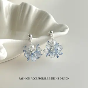 Fashionable earrings, French vintage pearl flower earrings, light luxury niche design, high-end feel, versatile, 2026 new model gift