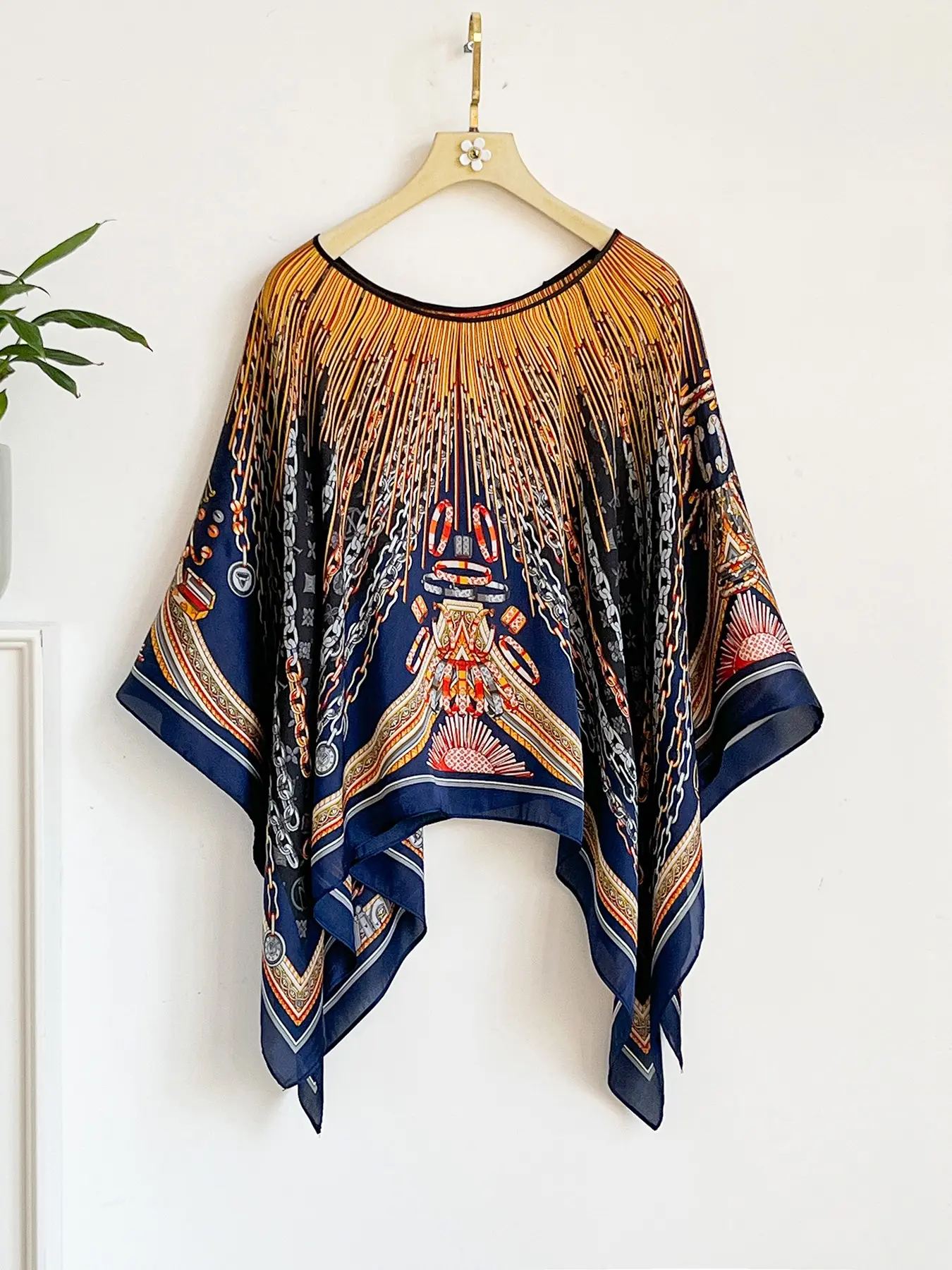 French Luxury Chain Print Silk Feel Shawl, Windproof Sandproof Soft Scarf Wrap, Fashionable Versatile Accessory for Stylish Silk Feeling Scarf